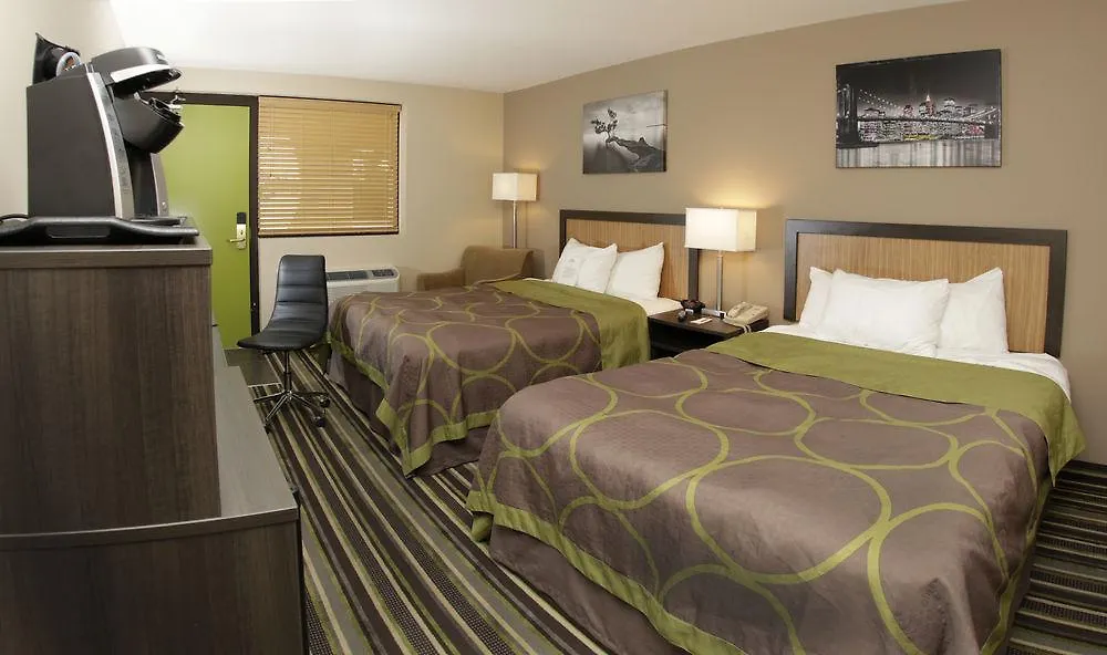 Howard Johnson By Wyndham Winnipeg West Hotel