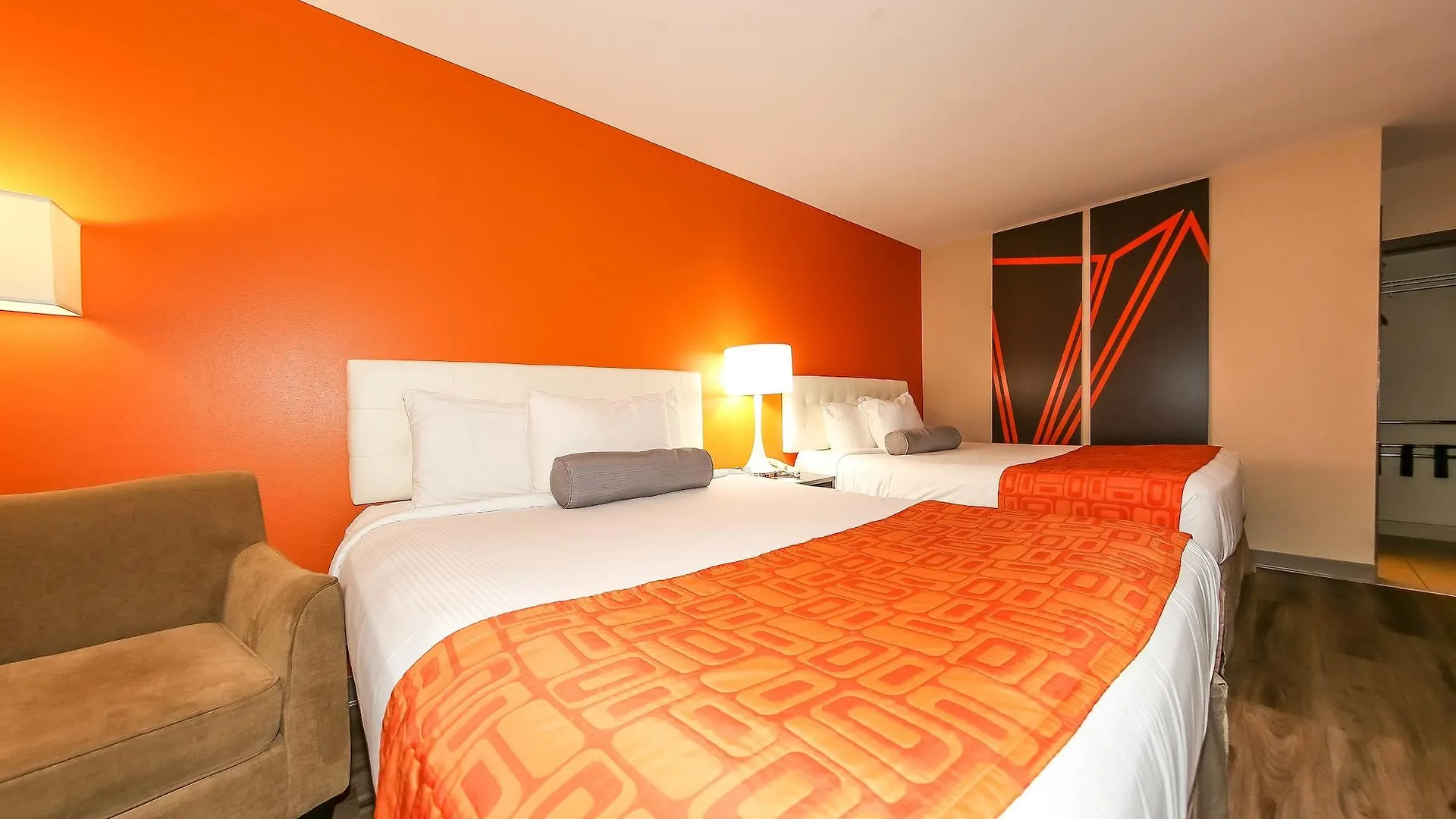 Howard Johnson By Wyndham Winnipeg West Hotel