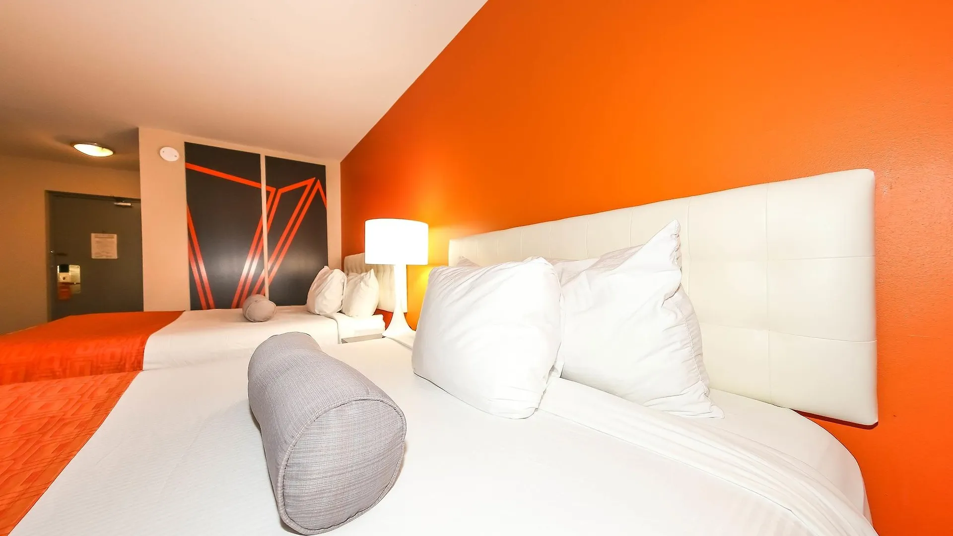 Howard Johnson By Wyndham Winnipeg West