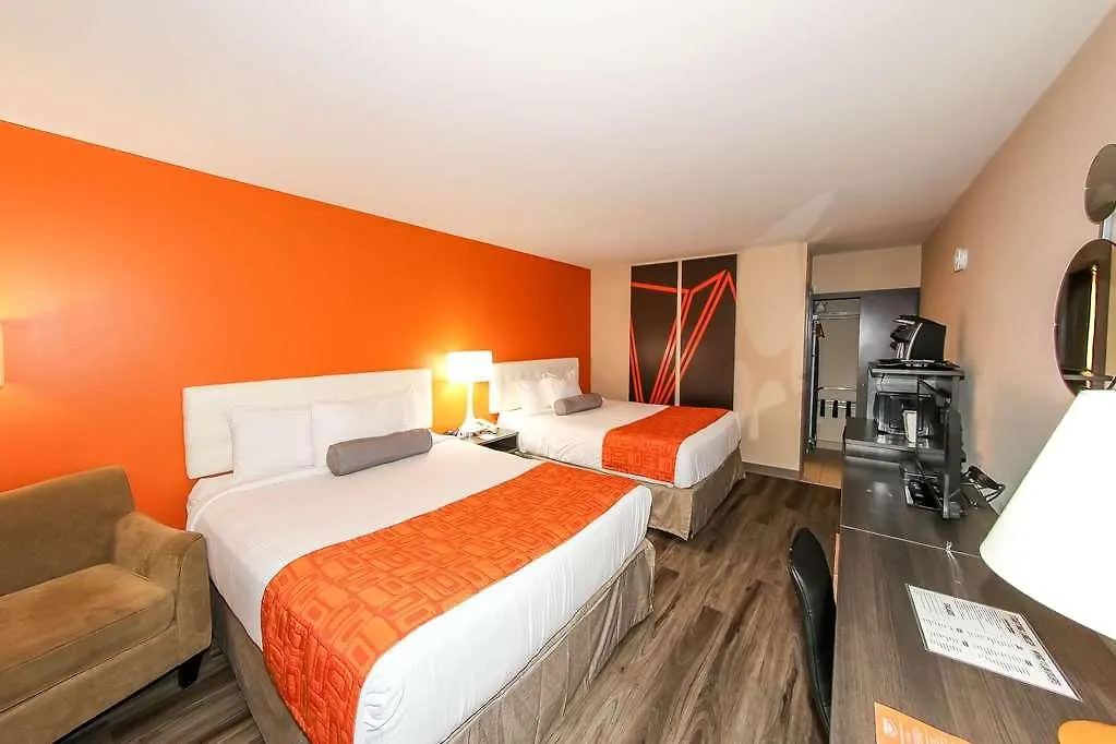 Howard Johnson By Wyndham Winnipeg West Hotel