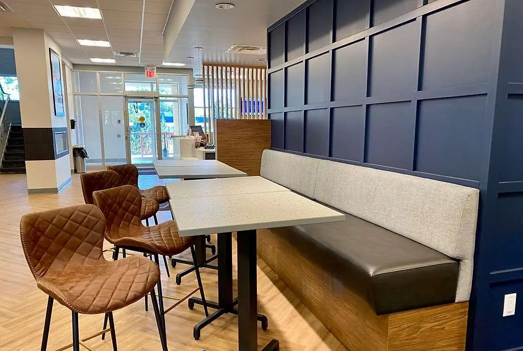 *** Hotel Howard Johnson By Wyndham Winnipeg West Canada