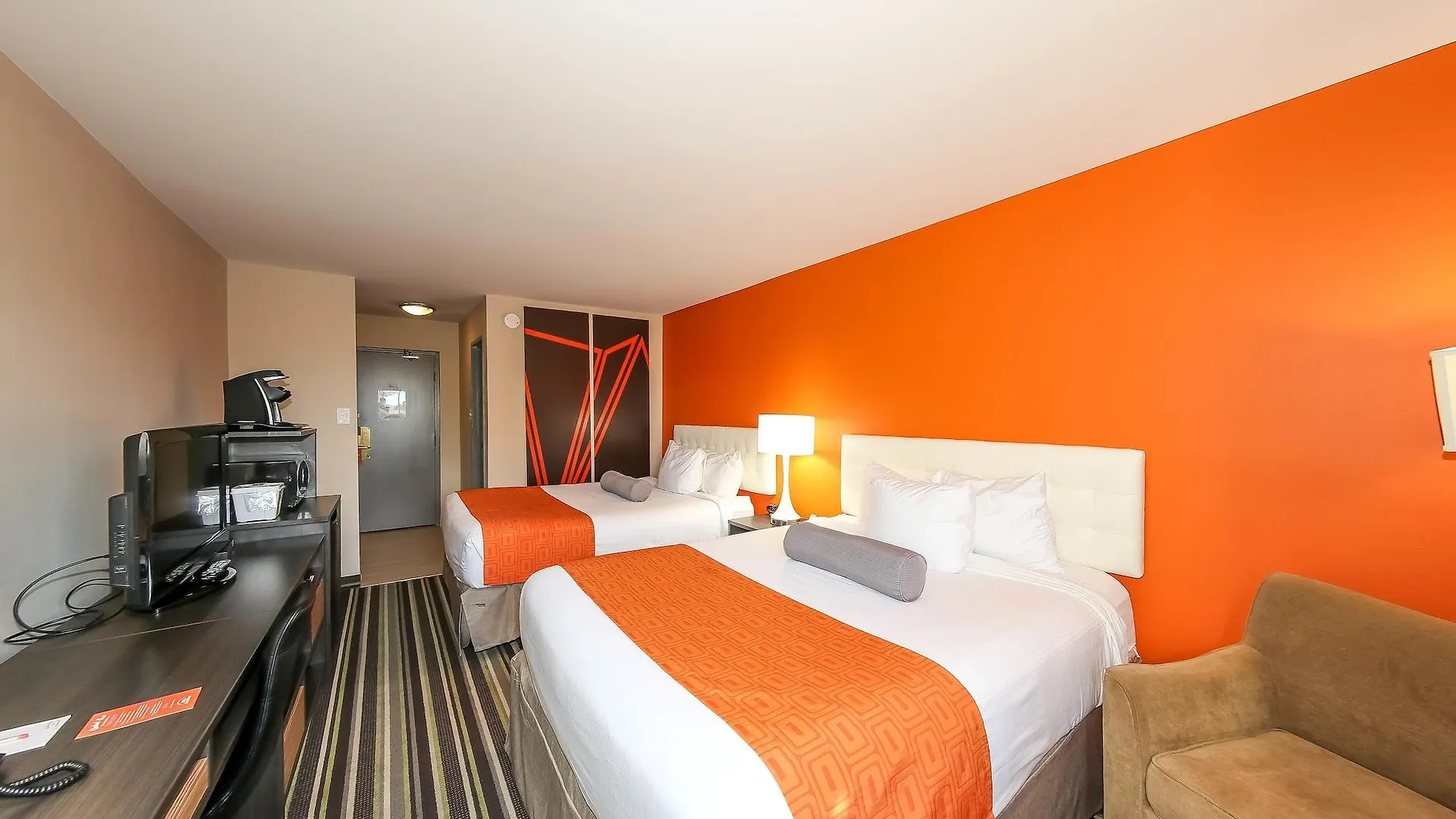 Howard Johnson By Wyndham Winnipeg West