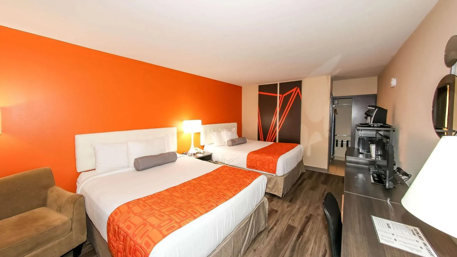 Howard Johnson By Wyndham Winnipeg West Hotel