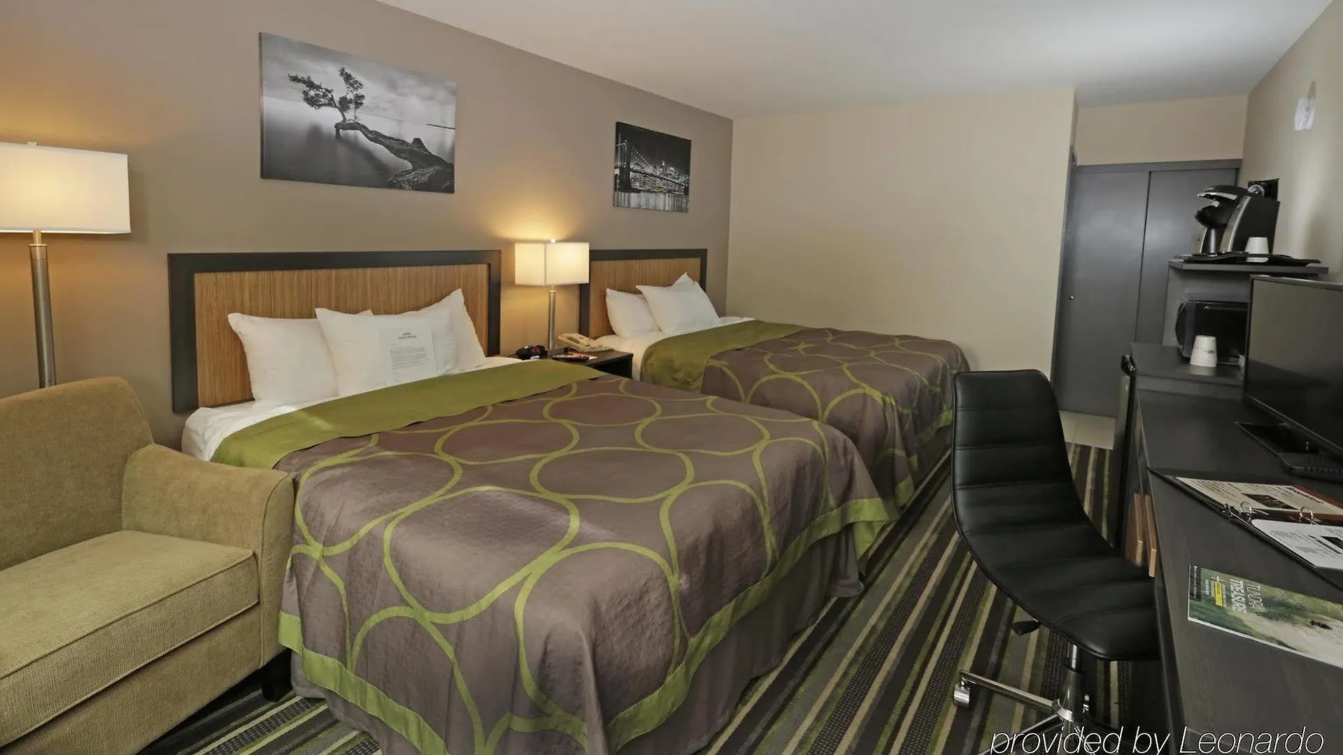 Howard Johnson By Wyndham Winnipeg West Hotel