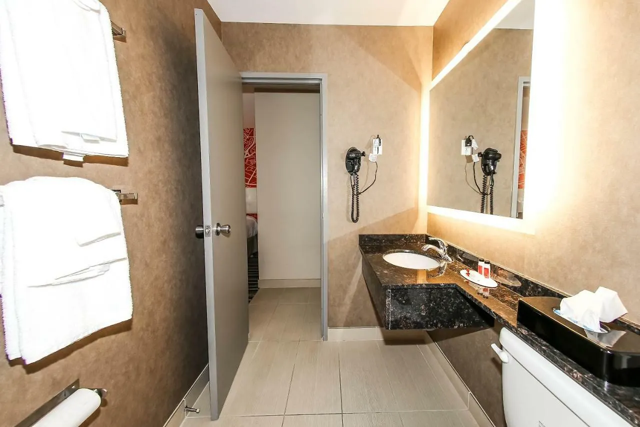 *** Hotel Howard Johnson By Wyndham Winnipeg West Canada