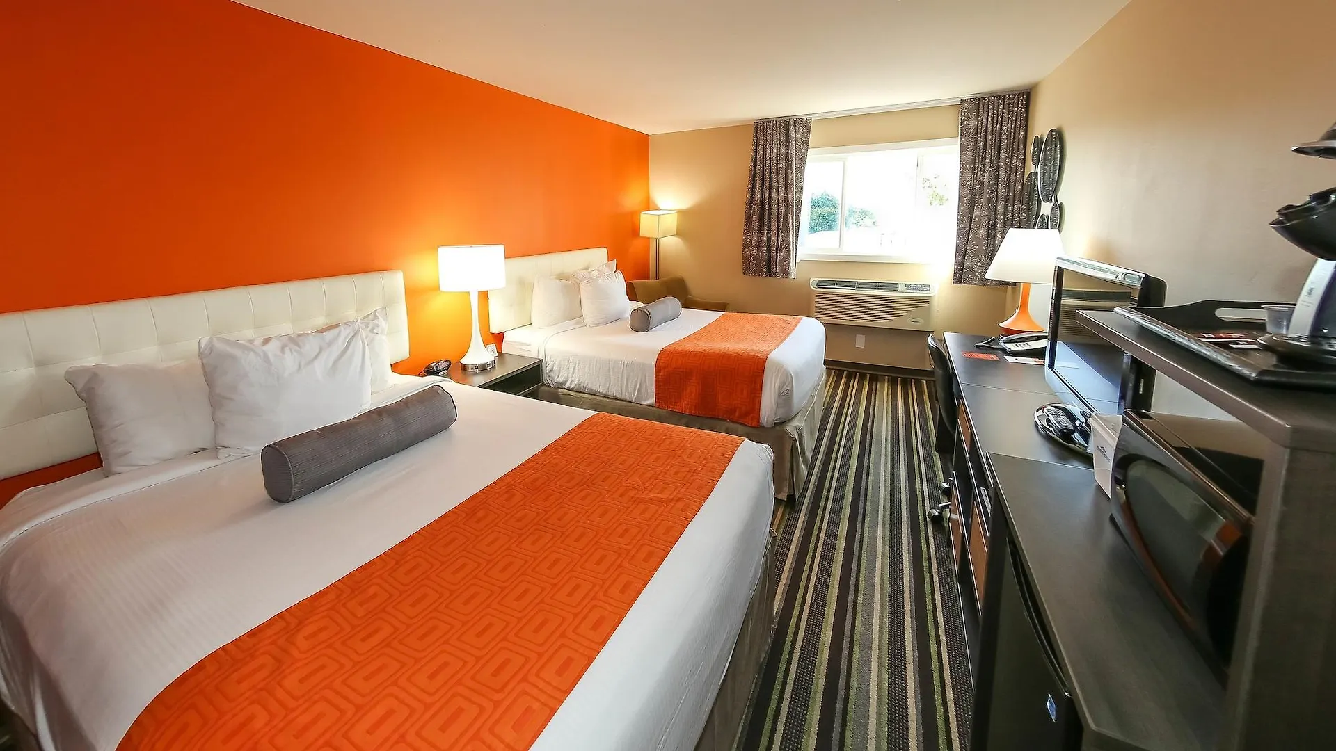 Howard Johnson By Wyndham Winnipeg West